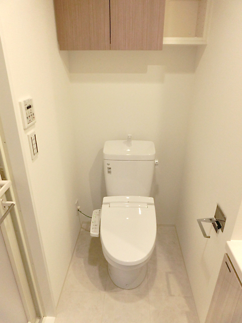 トイレ　※写真は同タイプ住戸です。