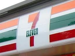コンビニ　セブンイレブン（コンビニ）まで578m