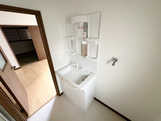洗面設備　お手入れのしやすい洗面台♪