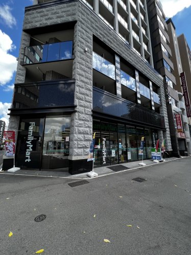 コンビニ　ファミリーマート 丸の内二丁目店（コンビニ）まで188m
