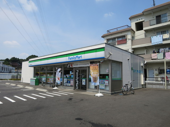 コンビニ　ファミリーマート（コンビニ）まで117m