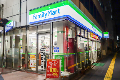 コンビニ　ファミリーマート 四谷四丁目店（コンビニ）まで129m