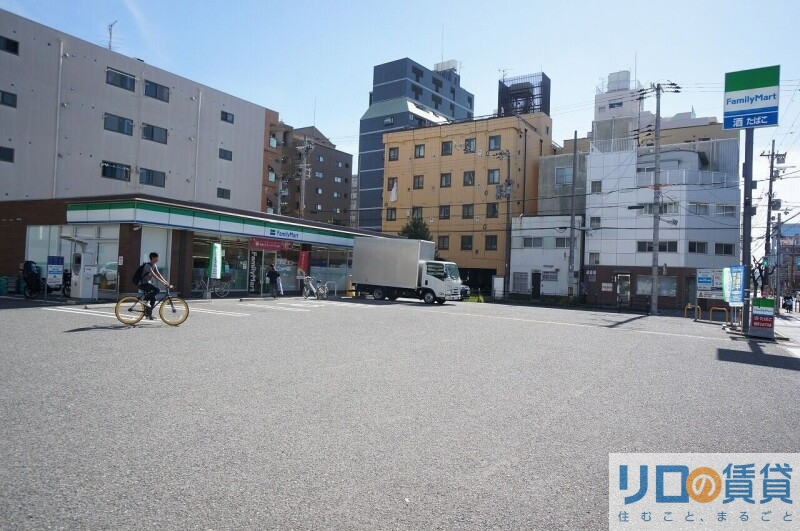 コンビニ　ファミリーマート東三国六丁目店（コンビニ）まで275m