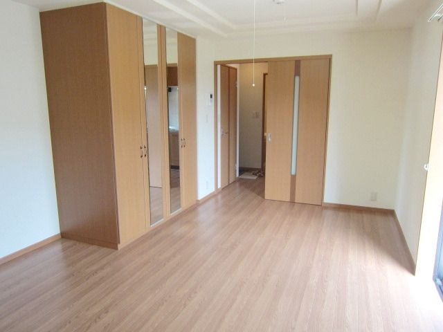 居室・リビング　★９．８帖のお部屋で広々生活出来ますね★