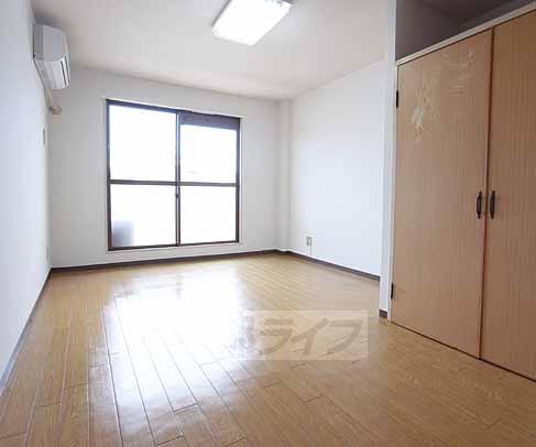 居室・リビング　広々とした部屋です。
