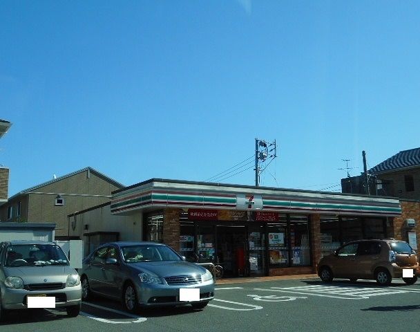 コンビニ　セブンイレブン総合体育館前店（コンビニ）まで700m