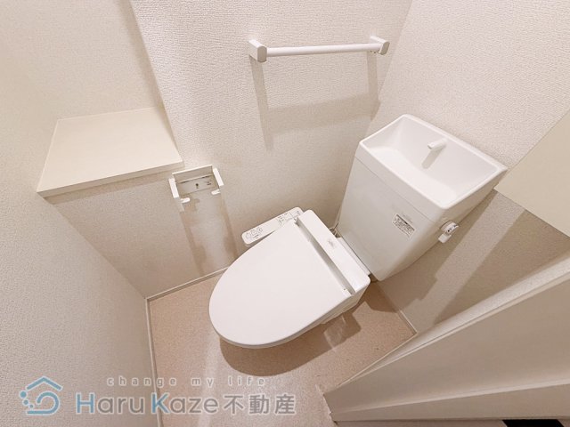 地下鉄名城線 新瑞橋駅 徒歩4分 3階建 築10年のトイレ写真