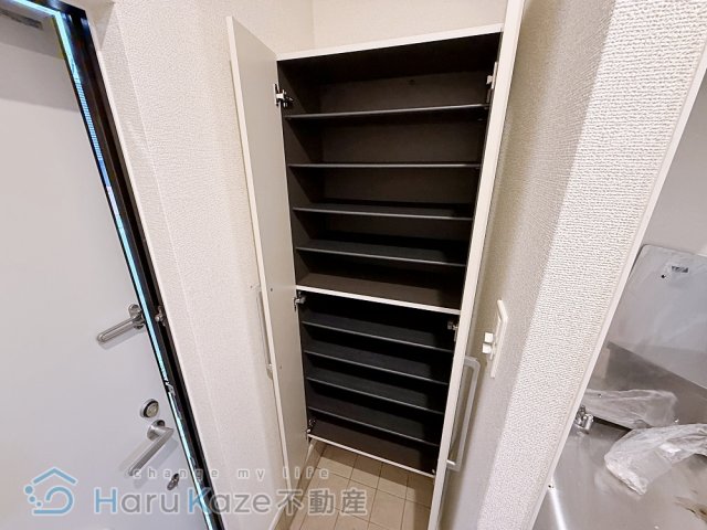 地下鉄名城線 新瑞橋駅 徒歩4分 3階建 築10年の玄関写真