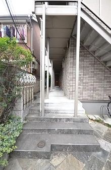 エントランス　毎日通るエントランスはこんな感じです♪