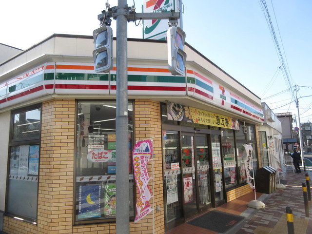 コンビニ　セブンイレブン（コンビニ）まで330m