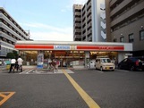コンビニ　ローソンプラス三国ケ丘駅前店（コンビニ）まで498m