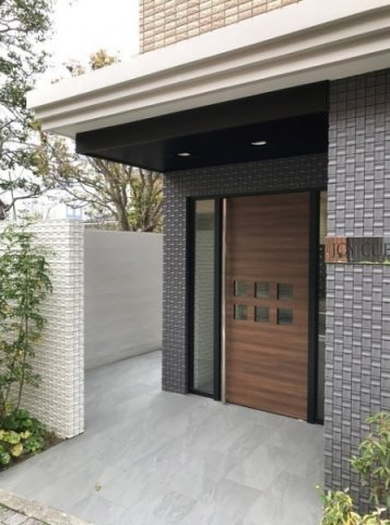 エントランス　お洒落な建物デザイン♪