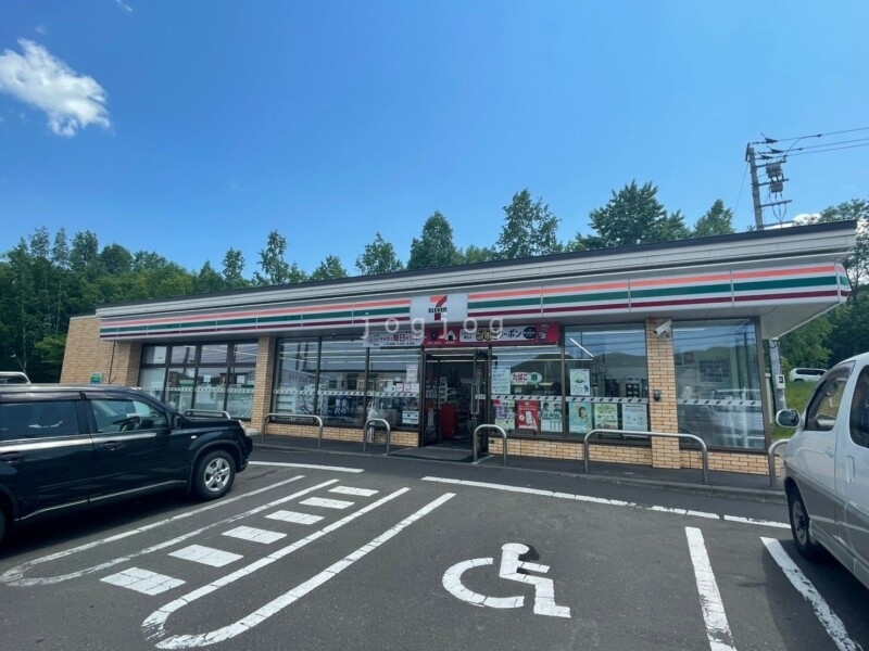 コンビニ　セブンイレブン札幌藤野3条11丁目店（コンビニ）まで457m