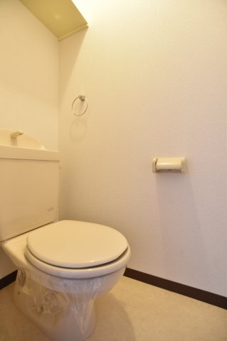 トイレ　同物件、別物件の写真となります。ご参考までにご覧ください。