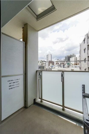 バルコニー　開放的で明るい空間を演出してくれるバルコニーです