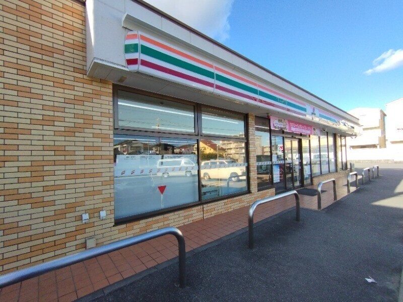 コンビニ　セブンイレブン岡崎緑ヶ丘店（コンビニ）まで258m