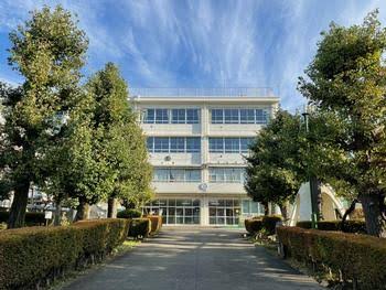 中学校　狛江市立狛江第四中学校（中学校）まで1611m
