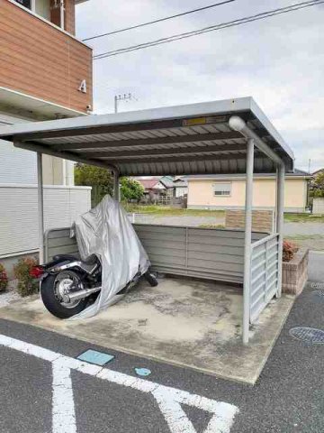 東武小泉線 西小泉駅 徒歩74分 2階建 築17年の外観写真