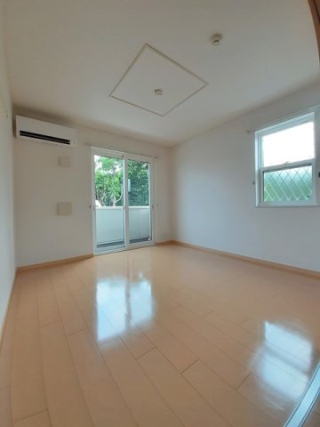 東武小泉線 西小泉駅 徒歩74分 2階建 築17年の居間写真