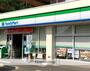 コンビニ　ファミリーマート秦野鶴巻店（コンビニ）まで878m