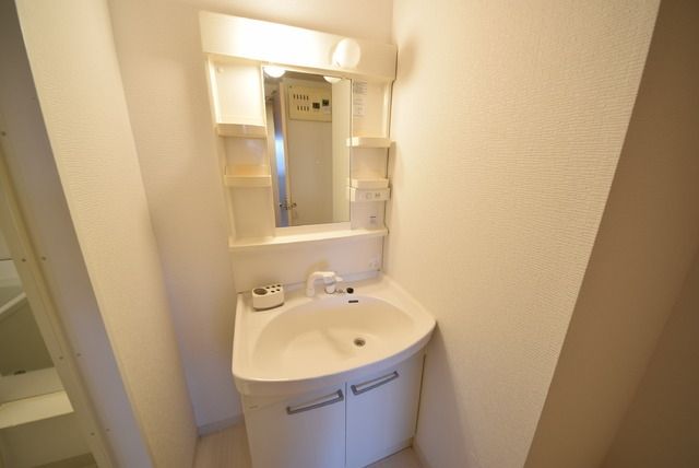 洗面設備　キレイな独立洗面台