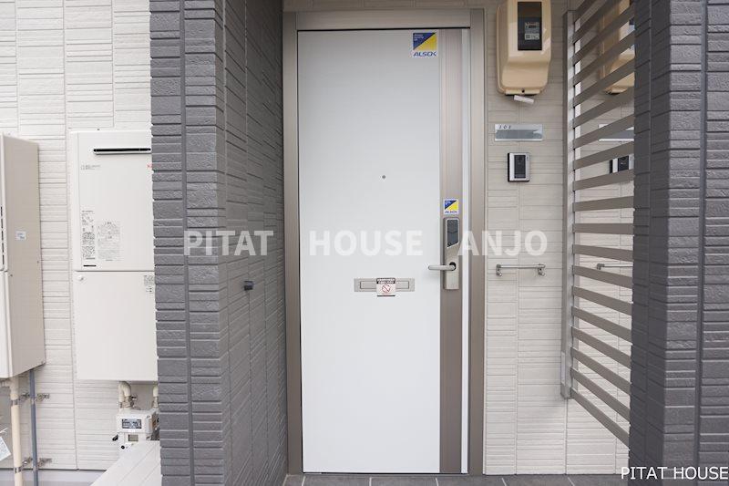 玄関　同物件別部屋