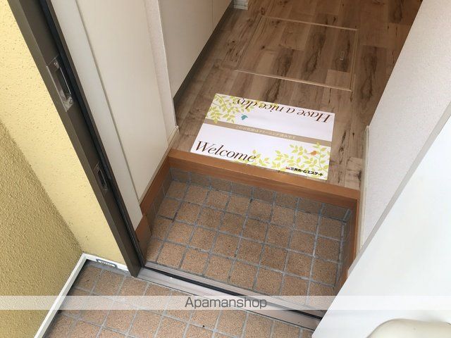 京王新線 幡ケ谷駅 徒歩3分 2階建 築17年の玄関写真