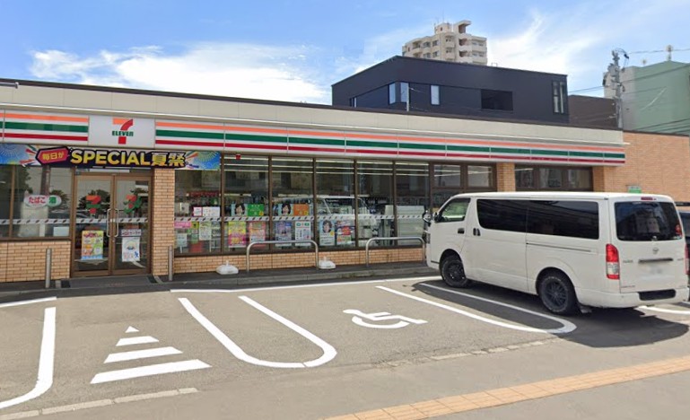コンビニ　セブンイレブン札幌宮の森1条店（コンビニ）まで478m