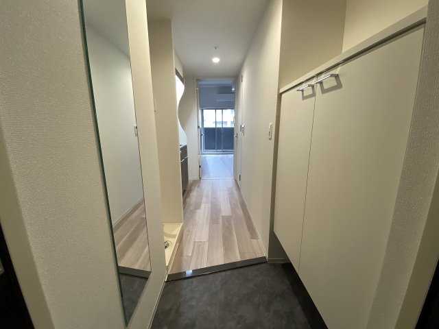 玄関　※カラータイプは写真と異なります。