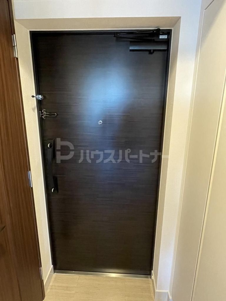 アヴァンカーサ町屋の玄関写真