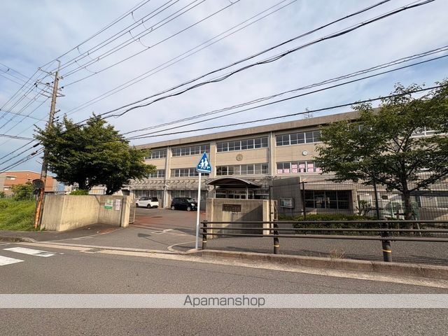 小学校　さくら小学校（小学校）まで1055m