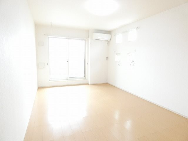 居室・リビング　※別部屋参考写真です。
