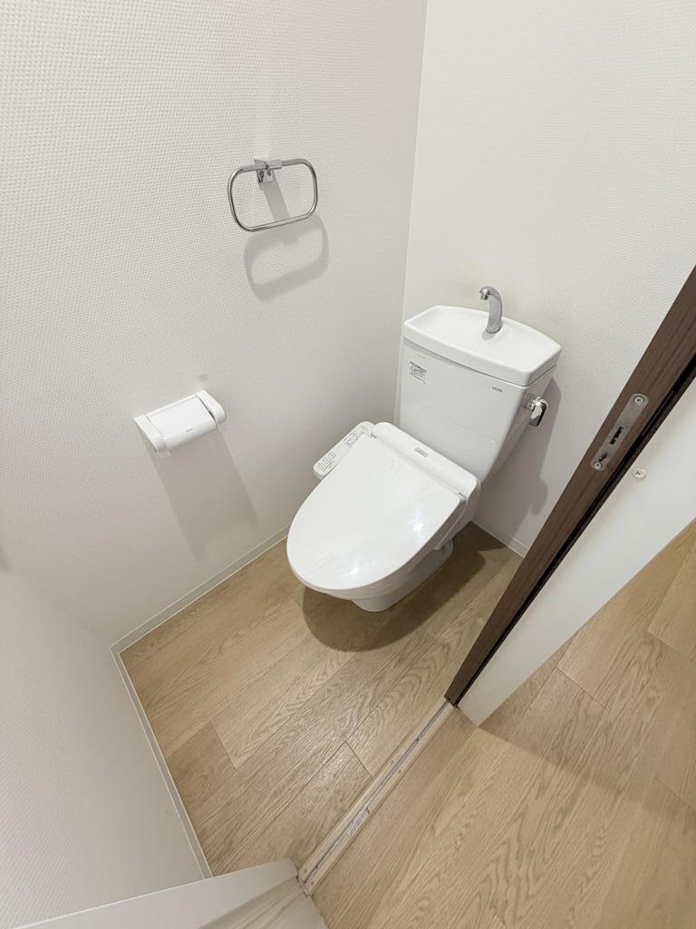 ＪＲ福塩線 横尾駅 徒歩23分 2階建 築6年のトイレ写真
