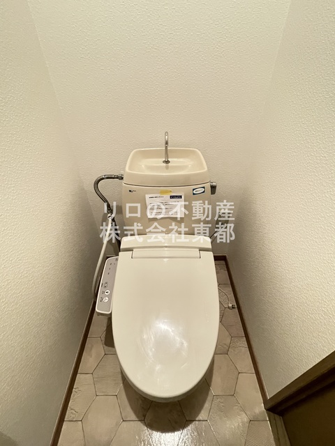 トイレ　洗浄・暖房便座付です！