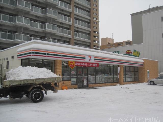 コンビニ　セブンイレブン札幌北5条東2丁目店（コンビニ）まで26m