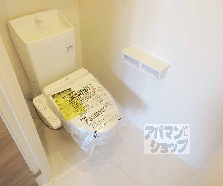 トイレ　温水洗浄便座付きです。