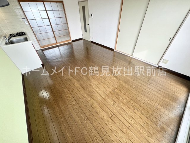フォーレストコートA棟の居間写真
