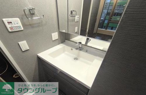 洗面設備　3面鏡付洗面化粧台