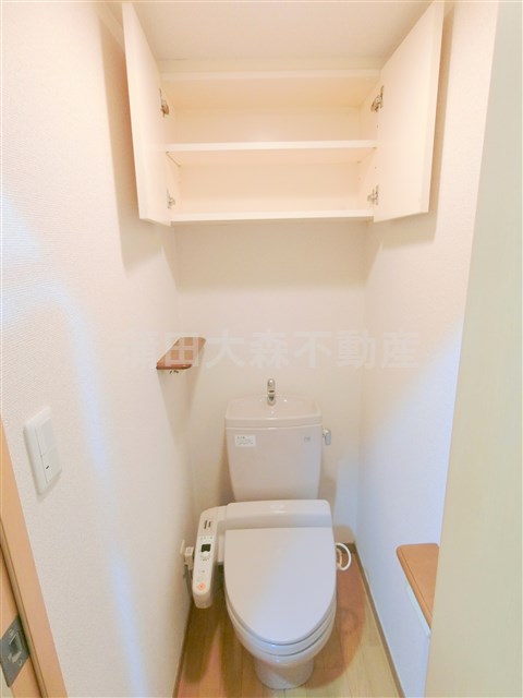 トイレ　トイレ　温水暖房便座付き
