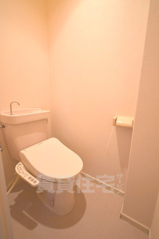 地下鉄四つ橋線 住之江公園駅 徒歩12分 2階建 築35年のトイレ写真