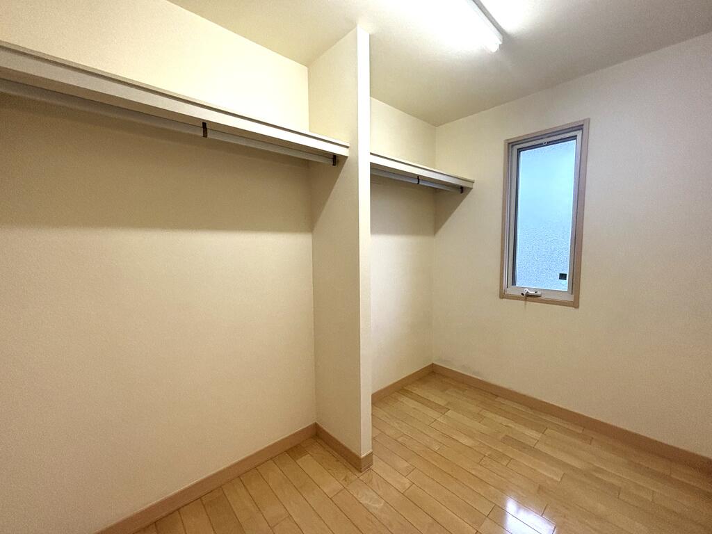 収納　収納豊富なウォークインクローゼット