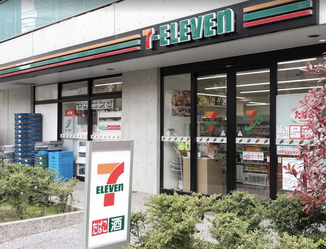 コンビニ　セブン-イレブン 港区白金１丁目南店（コンビニ）まで437m