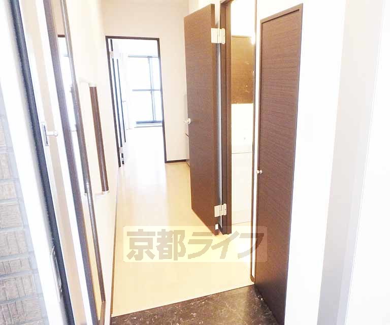 地下鉄東西線 小野駅 徒歩7分 3階建 築11年の玄関写真