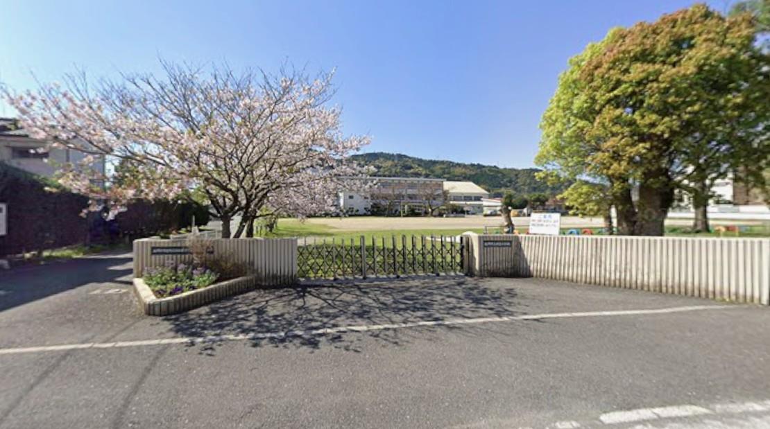 小学校　延岡市立恒富小学校（小学校）まで1562m