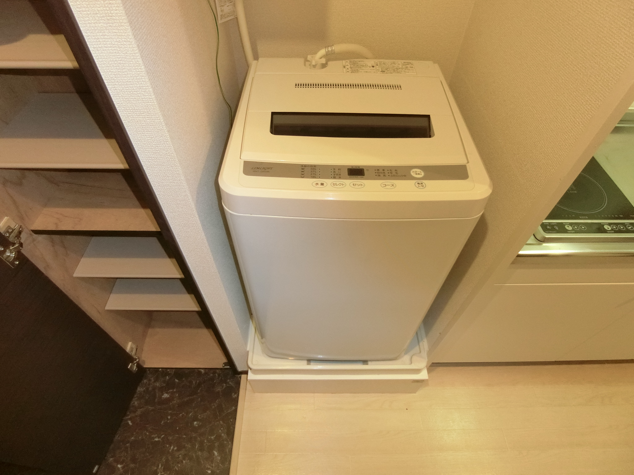 洗面設備　室内に洗濯機が備え付けです☆