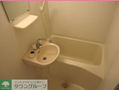 ＪＲ東海道本線 藤沢駅 バス乗車時間：13分 最寄りバス停で下車 徒歩2分 2階建 築25年の内装写真