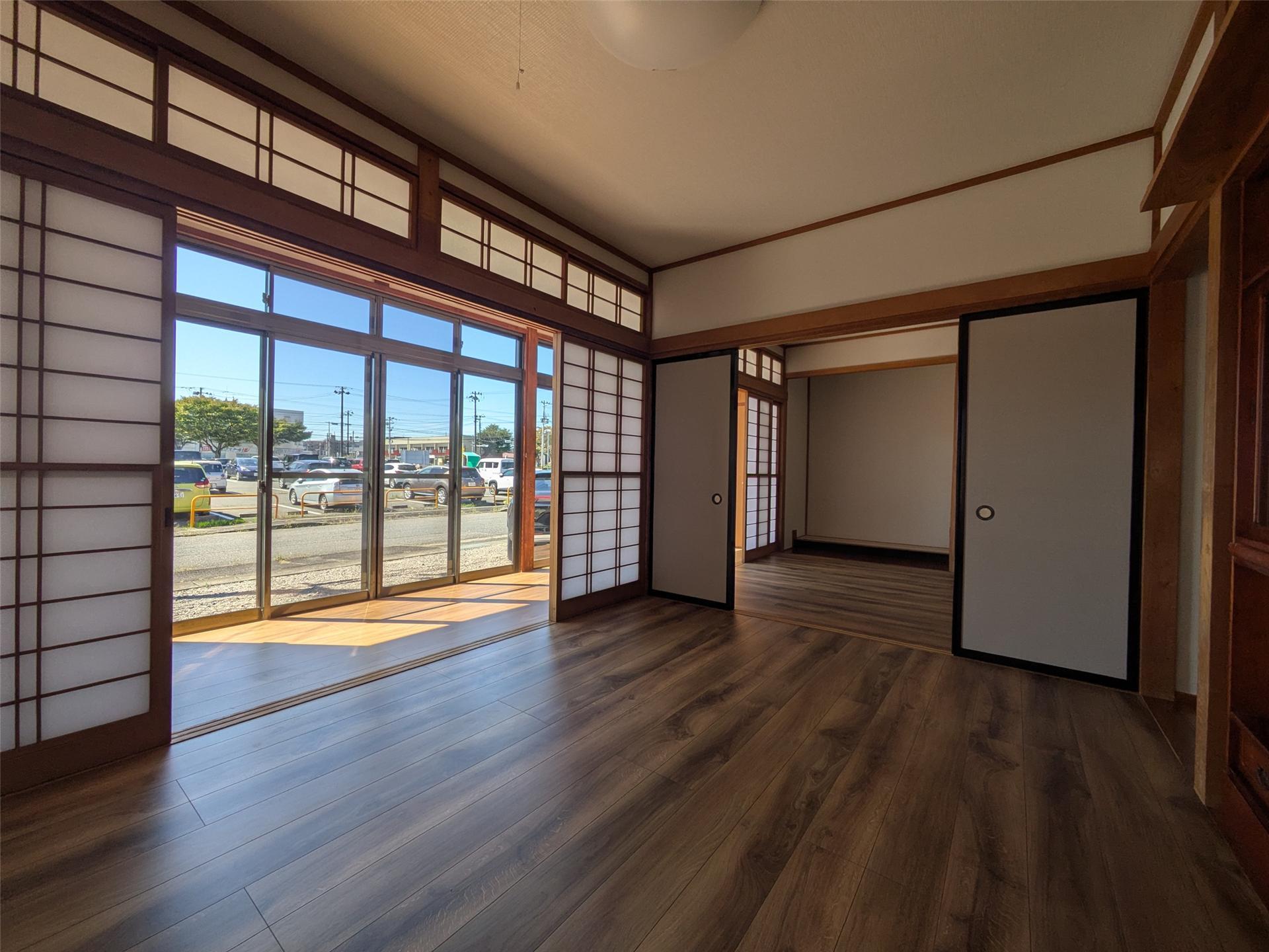 新白河二丁目戸建の居間写真