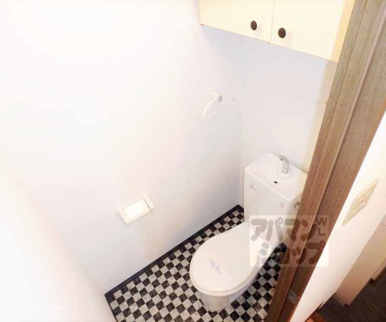 地下鉄烏丸線 今出川駅 徒歩3分 4階建 築25年のトイレ写真