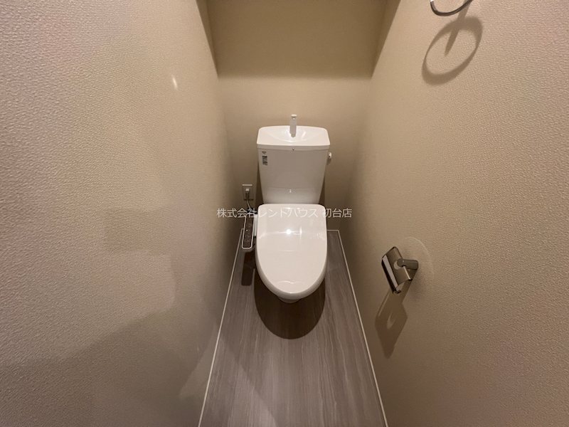 京王新線 幡ケ谷駅 徒歩5分 4階建 築2年のトイレ写真