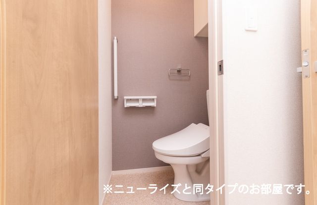 東武伊勢崎線 加須駅 徒歩22分 2階建 築3年のトイレ写真